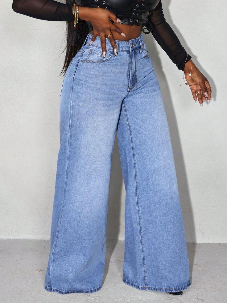 Wide-Leg Jeans in Light Blue